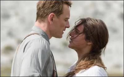 Quel est ce film de Derek Cianfrance sorti en 2016 qui relate l'histoire d'un enfant trouvé par un gardien de phare ?