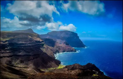 Napol&eacute;on fut exil&eacute; &agrave; Sainte-H&eacute;l&egrave;ne o&ugrave; il mourra en 1821, dans quel oc&eacute;an se situe cette &icirc;le ?