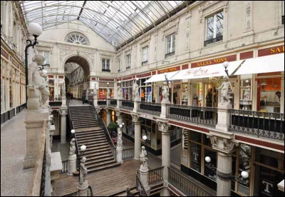 Quel est ce passage couvert de Nantes, lieu emblématique de la ville ?