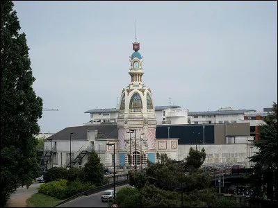 Quelle est cette ancienne entreprise nantaise dont l'usine a été reconvertie en lieu culturel ?