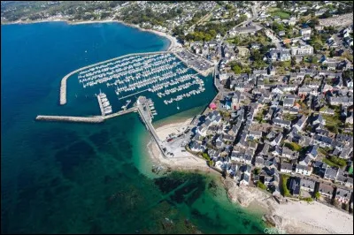 Quelle est cette station balnéaire de 18 000 habitants, située dans le sud du département, face à l'île de Noirmoutier ?