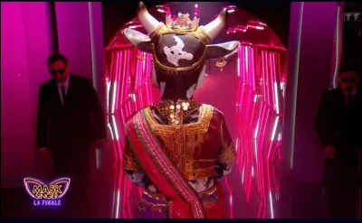 Deuxième éliminé de la soirée finale de ''Mask Singer'', qui était derrière le costume de la vache et a été démasqué le vendredi 27 juin 2025 ?