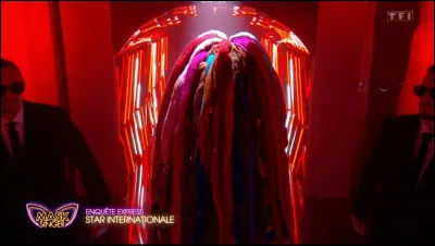 Une première star internationale débarque sur le plateau de "Mask Singer", qui était derrière le costume du cyclope et a été démasqué le vendredi 9 mai 2025 ?