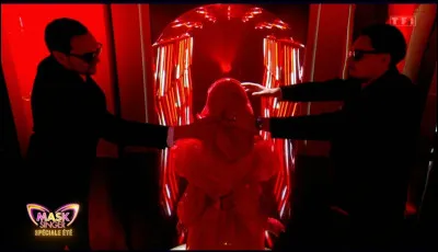 Une deuxi&egrave;me star internationale d&eacute;barque sur le plateau de "Mask Singer", qui &eacute;tait derri&egrave;re le costume de l'imp&eacute;ratrice et a &eacute;t&eacute; d&eacute;masqu&eacute; le vendredi 16 mai 2025 ?