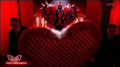 Qui était derrière le costume de la dame de coeur et a été démasqué le vendredi 23 mai 2025 ?