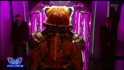 Qui était derrière le costume du panda roux et a été démasqué le vendredi 30 mai 2025 ?