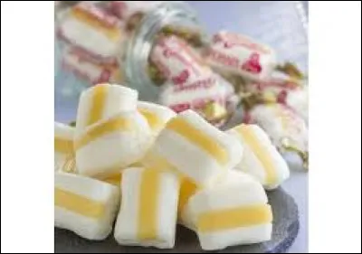 Les traditionnelles Bêtises de Cambrai sont des confiseries parfumées à la vanille.