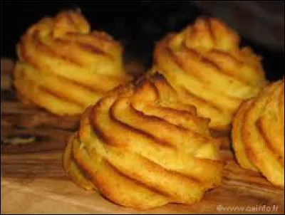 Sur la photo, on peut y voir des pommes noisettes.