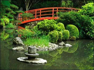 Le Parc paysager de 15 ha, cr au 19me sicle, accueille la plus belle collection Rhne-Alpes, de plantes de terre de bruyre. Il est  :