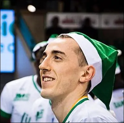 Sous quel titre français est sorti "Steamboat Bill jr" le film de 1928 avec Buster Keaton ?