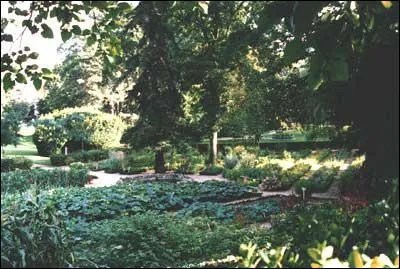 Initialement destin aux pharmaciens, mdecins et tudiants, il s'est considrablement diversifi pour le plaisir des promeneurs, je suis :