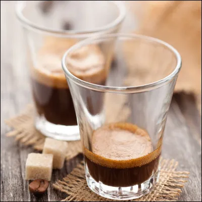 Quel est le nom du plus petit café fort très populaire en Italie ?