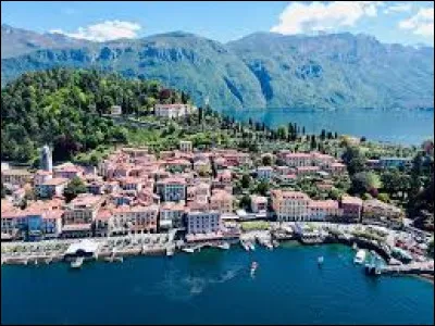 Allons en Italie, quelle est cette petite ville située sur le lac de Côme, à la jonction des trois branches du lac ?