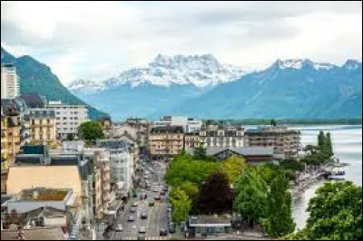 Quelle est cette ville de 26 000 habitants située à l'extrémité est du Léman ?