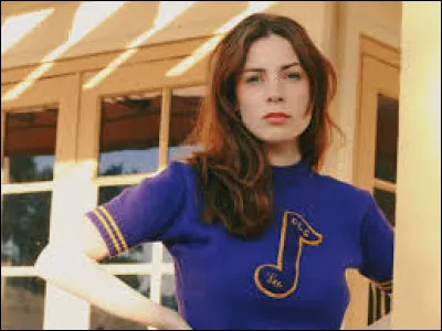 Dans quel groupe a débuté Adé ?