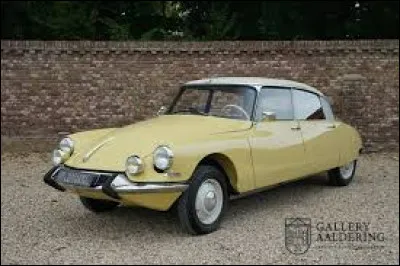 Cette voiture est une...