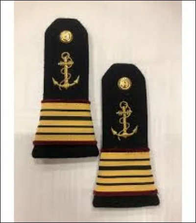 À quel grade correspondent les épaulettes ci-dessus dans la Marine nationale ?