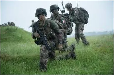 Quel est le plus haut grade, capitaine ou commandant ?