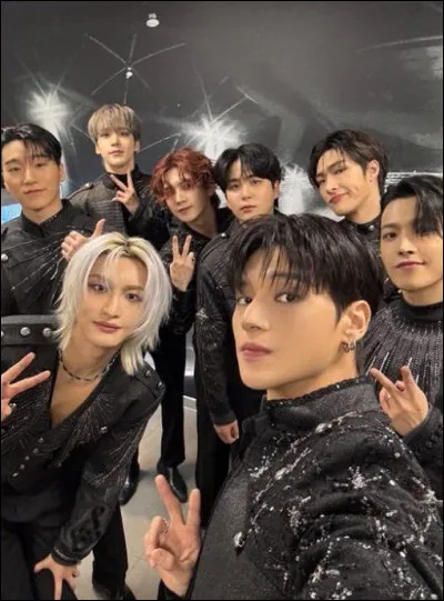 Quel membre de Ateez est gaucher ?