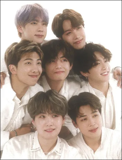 Quel membre de BTS est gaucher ?