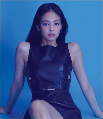 Quand a-t-elle fait son premier song, seule ?