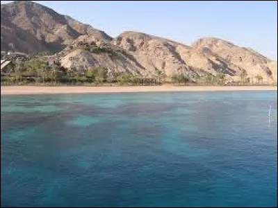 Sur quelle mer ouverte la Jordanie a-t-elle un accès ?