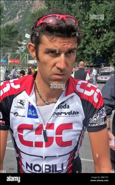 Quel est le nom de cet ancien coureur cycliste né le 14 août 1971 ?