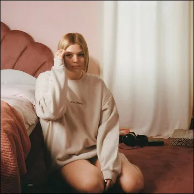 Dans quel album apparaît pour la première fois la chanson "les Étoiles" ?