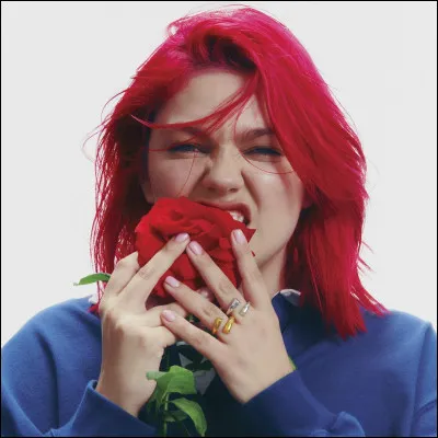 Dans son album "Solo" sorti en octobre 2024, Louane chante "Soleil". Avec qui chante-t-elle cette chanson ?