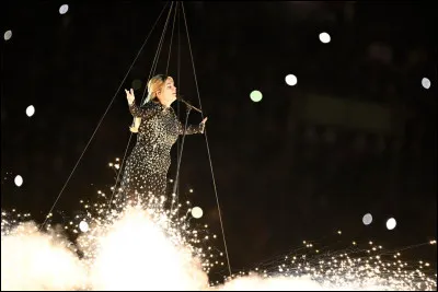 Où et quand a-t-elle chanté cette chanson pour la première fois en public ?