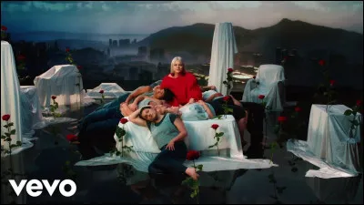 Complète les paroles : 
Il a plu dans la chambre
Est-ce que c'étaient mes larmes
Ou juste un bout de toi qui part