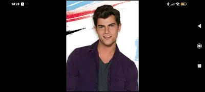 De qui Violetta est-elle amoureuse dans la saison 2 ?