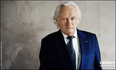 Qui interprète le personnage du baron noir dans la série éponyme, diffusée sur Canal Plus ?