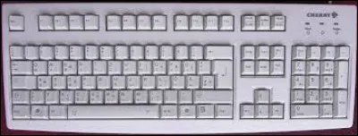 Sur un clavier d'ordinateur, quelle est la touche qui a la plus grande longueur ?