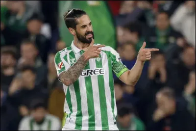 Qui est ce joueur évoluant au Betis Séville ?