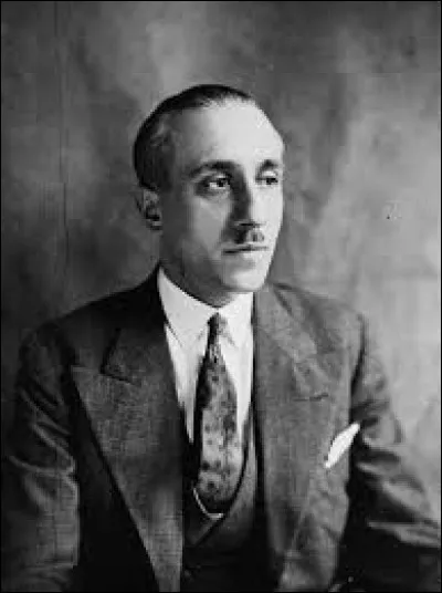 Ouverte en 1980, la station Gabriel Péri se situe sur la ligne 13. Né à Toulon en 1902, Gabriel Péri est un journaliste et homme politique. Arrêté comme résistant, il est exécuté en 1941 par les allemands au fort du Mont-Valérien. 
Pour quel journal travaillait-il ?