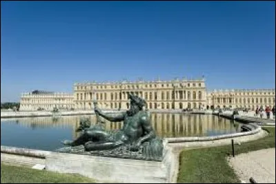 Quel roi de France n'est pas né dans le château de Versailles ?