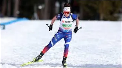 Quel sport se trouve en combinaison avec la carabine pour faire du biathlon ?