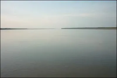 On dit de moi que je suis un fleuve exceptionnel, grandiose....la preuve avec ma largeur qui peut atteindre jusqu'à :