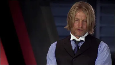 Quel est le surnom que Haymitch donne à la fausse Louella ? (Lever de soleil sur la moisson.)