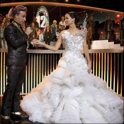 Qui est le styliste de Katniss ? (Hunger Games tome un et L'Embrasement.)