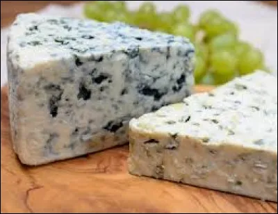 À partir du lait de quel animal le roquefort est-il produit ?