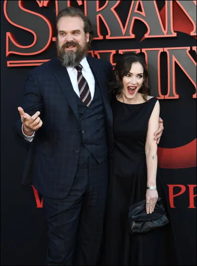 Jim Hopper et Joyce Byers sont-ils amoureux ?