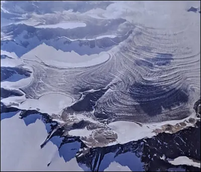 Comme une hu&icirc;tre g&eacute;ante, la photo pr&eacute;sente un paysage naturel &eacute;poustouflant de beaut&eacute;.O&ugrave; nous trouvons-nous ?