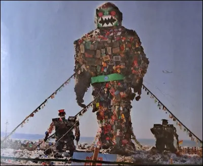 De quel type de mat&eacute;riau est faite cette statue de 15 m&egrave;tres ?