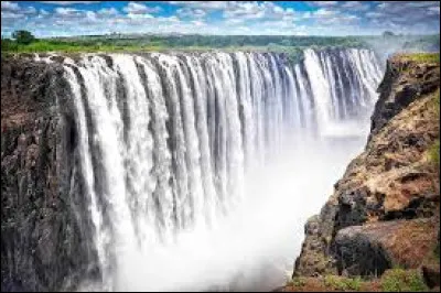 Combien de pays sont traversés par le fleuve Zambèze ?