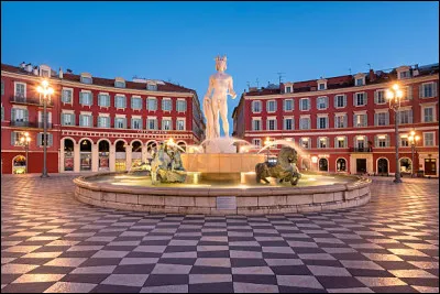 Qui était André Masséna, le personnage historique auquel la place Masséna de Nice est dédiée ?