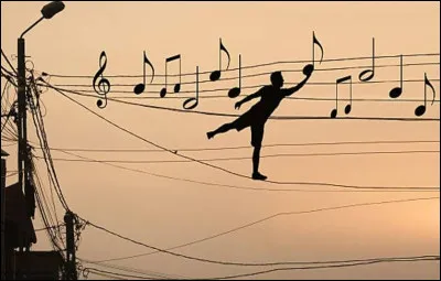 À quelle comédie musicale font référence ces lignes ? 

"Je suis heureux et Qu'ils me traitent d'idiot, Tant de haine ne matteint pas. Il y a Quelque chose de magique dans lamour, il pousse Nos corps à la dérive et à chaque chute Je me relève plus facilement. Mais il faut lentretenir et ce nest pas que Mon combat, après tout il faut être deux pour Rêver l'impossible."