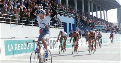 Quand Frédéric Guesdon a-t-il triomphé à Paris-Roubaix ?