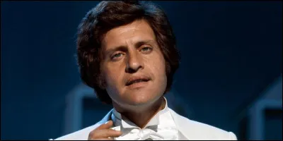 Joe Dassin : 45 ans après sa mort, on chante encore « Les Champs-Élysées ».
Quelle est la cause de son décès ?